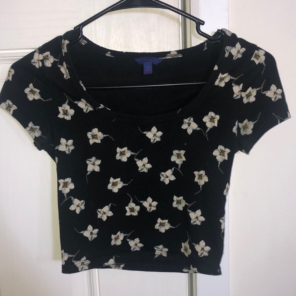 Aeropostale floral crop top 😍